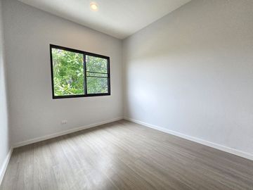 Townhome for sale, corner house, Siri Place Village, Rangsit, spacious area. Located at the beginning of the project, near the clubhouse, swimming poo