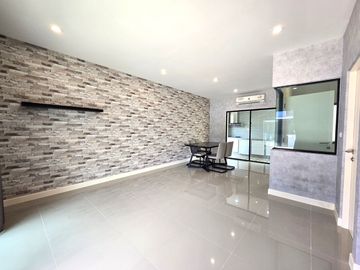 Townhome for sale, corner house, Siri Place Village, Rangsit, spacious area. Located at the beginning of the project, near the clubhouse, swimming poo