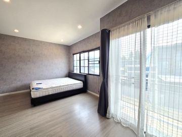 Townhome for sale, corner house, Siri Place Village, Rangsit, spacious area. Located at the beginning of the project, near the clubhouse, swimming poo