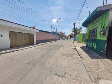 Casa con doble accesos a unos metros de Calle Morelos.
