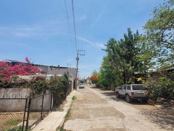 Casa con doble accesos a unos metros de Calle Morelos.