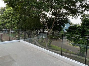 Dijual Hunian 2 Lt Semi Furnished di Graha Raya 11831-NY 0811111----