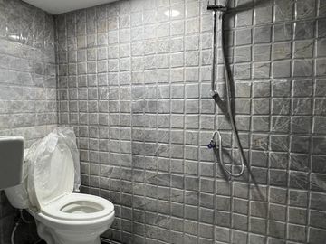 Dijual Hunian 2 Lt Semi Furnished di Graha Raya 11831-NY 0811111----