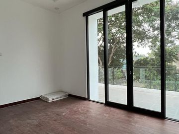 Dijual Hunian 2 Lt Semi Furnished di Graha Raya 11831-NY 0811111----