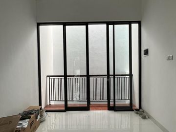 Dijual Hunian 2 Lt Semi Furnished di Graha Raya 11831-NY 0811111----