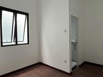 Dijual Hunian 2 Lt Semi Furnished di Graha Raya 11831-NY 0811111----