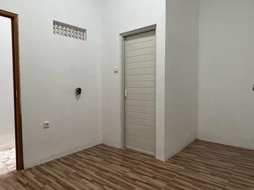 Dijual Hunian 2 Lt Semi Furnished di Graha Raya 11831-NY 0811111----