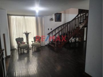 Venta De Casa De 350 M2 A 615 Mil Dólares Negociables En Miraflores