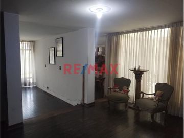 Venta De Casa De 350 M2 A 615 Mil Dólares Negociables En Miraflores