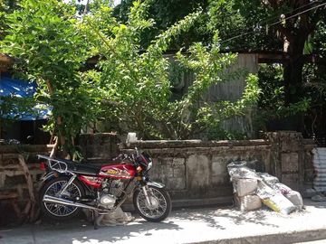 Rush Sale: 1,354 square meter lot with 5 old houses built thereon.