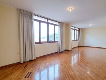 Venta Penthouse con Terraza en Luis Deucker Las Magnolias Surco