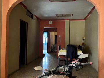 casa rentera de dos pisos con terraza
