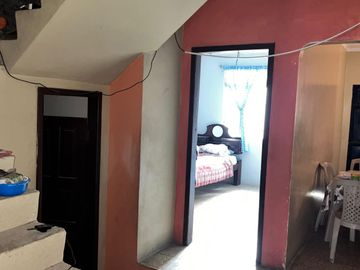 casa rentera de dos pisos con terraza