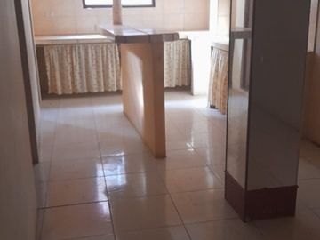 casa rentera de dos pisos con terraza