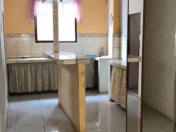 casa rentera de dos pisos con terraza
