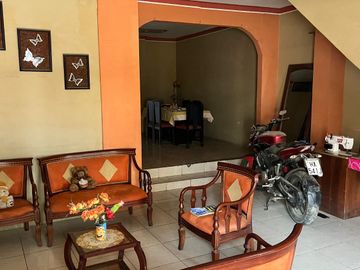 casa rentera de dos pisos con terraza