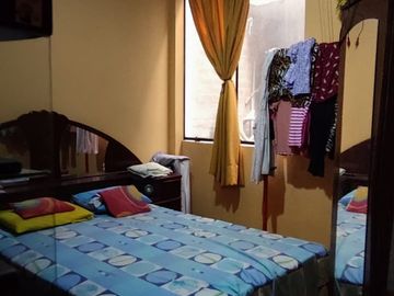 VENDO CASA EN ZONA COMERCIAL POR EL MERCADO MODELO DE PIURA