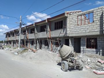 The AffordableTownhomes with Parking in Imus, Cavite