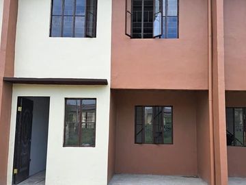The AffordableTownhomes with Parking in Imus, Cavite