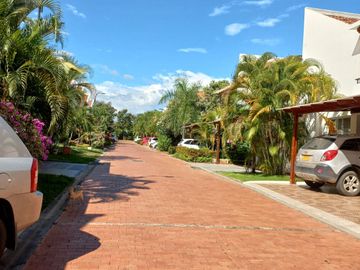 VENDO HERMOSA CASA  ESQUINERA EN NEIVA HUILA,  CONDOMINIO  SANTORINI 2, BARRIO IPANEMA  AL ORIENTE DE LA CIUDAD, DIAGONAL AL CENTRO COMERCIAL SANTA LU