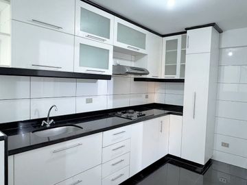 VENDO DEPARTAMENTO EN SANTIAGO DE SURCO (CERCA A UPC)