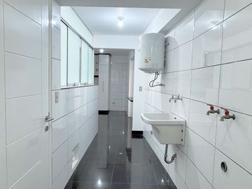 VENDO DEPARTAMENTO EN SANTIAGO DE SURCO (CERCA A UPC)