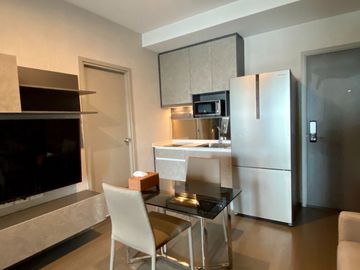 1 Bedroom Condominium for Rent at IDEO Phahol-Jatujak