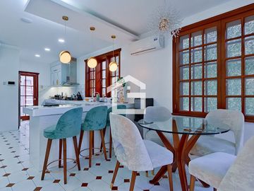 Casa de Venta Con Piscina en Unioro, Machala