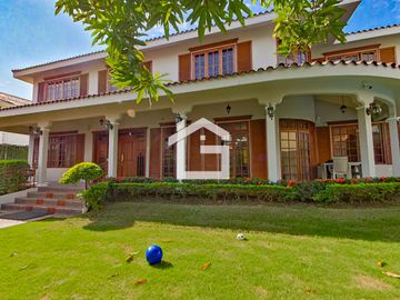 Casa de Venta Con Piscina en Unioro, Machala