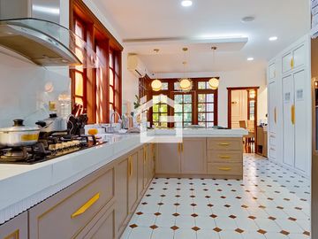 Casa de Venta Con Piscina en Unioro, Machala