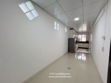 Townhouse for sale, The Connect Watcharaphon Expressway, corner unit. selling for 2.99 million Baht.