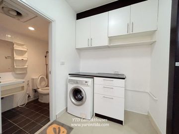 Townhouse for sale, The Connect Watcharaphon Expressway, corner unit. selling for 2.99 million Baht.