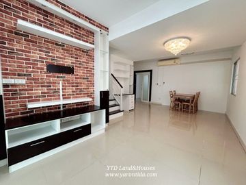 Townhouse for sale, The Connect Watcharaphon Expressway, corner unit. selling for 2.99 million Baht.