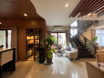 Luxurious 6-Bedroom House with Swimming Pool For Sale at Portofino Heights Las Piñas