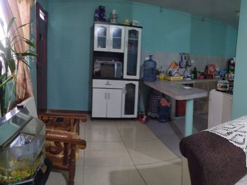 Casa ESQUINERA en venta, es  RENTERA tiene 3 departamentos, 3 locales coemrciales, Sector Martha Bucaram, Sur de Quito, Ecuador