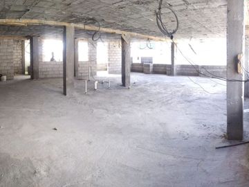 Casa ESQUINERA en venta, es  RENTERA tiene 3 departamentos, 3 locales coemrciales, Sector Martha Bucaram, Sur de Quito, Ecuador