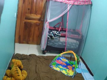 Casa ESQUINERA en venta, es  RENTERA tiene 3 departamentos, 3 locales coemrciales, Sector Martha Bucaram, Sur de Quito, Ecuador