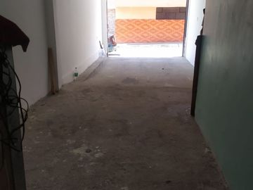 Casa ESQUINERA en venta, es  RENTERA tiene 3 departamentos, 3 locales coemrciales, Sector Martha Bucaram, Sur de Quito, Ecuador