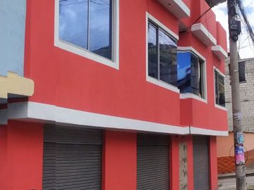 Casa ESQUINERA en venta, es  RENTERA tiene 3 departamentos, 3 locales coemrciales, Sector Martha Bucaram, Sur de Quito, Ecuador