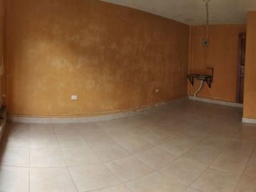 Casa ESQUINERA en venta, es  RENTERA tiene 3 departamentos, 3 locales coemrciales, Sector Martha Bucaram, Sur de Quito, Ecuador