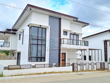 5Bedroom Accessible Single Detached House and Lot in Tanauan City - near Exit!