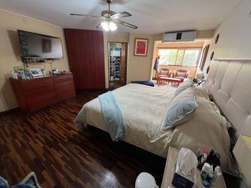 VENTA CASA MONTERRICO - SURCO – CALLE CERRADA – 5 DORMITORIOS