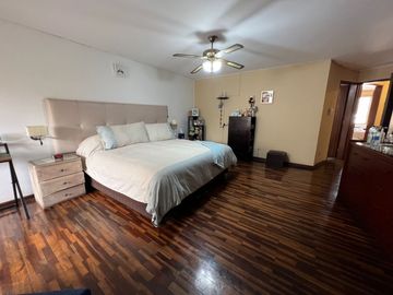 VENTA CASA MONTERRICO - SURCO – CALLE CERRADA – 5 DORMITORIOS