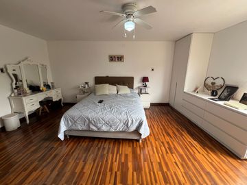 VENTA CASA MONTERRICO - SURCO – CALLE CERRADA – 5 DORMITORIOS