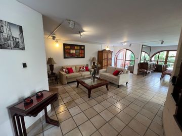 VENTA CASA MONTERRICO - SURCO – CALLE CERRADA – 5 DORMITORIOS