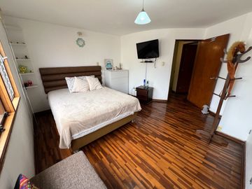 VENTA CASA MONTERRICO - SURCO – CALLE CERRADA – 5 DORMITORIOS