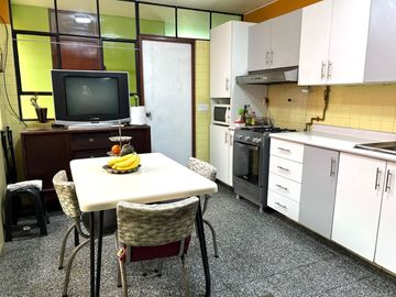 CASA PUEBLO LIBRE ESPALDA AVENIDA SUCRE CERCA A PARQUE