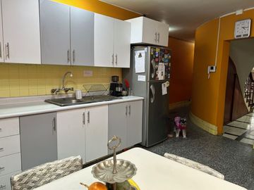 CASA PUEBLO LIBRE ESPALDA AVENIDA SUCRE CERCA A PARQUE