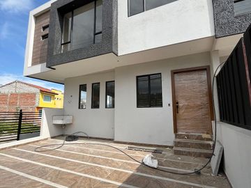 HERMOSAS CASAS CON AREA VERDE DE VENTA, Sector Plásticos Rival Ricaurte C1262