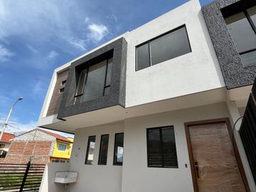 HERMOSAS CASAS CON AREA VERDE DE VENTA, Sector Plásticos Rival Ricaurte C1262